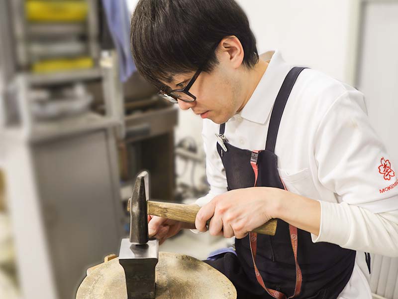 社員インタビュー　職人制作中
